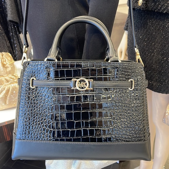 MICHAEL KORS
Reed Large Leather Belted Satchel Crossbody CZ
Black Crocodile NWT - Picture 12 of 16